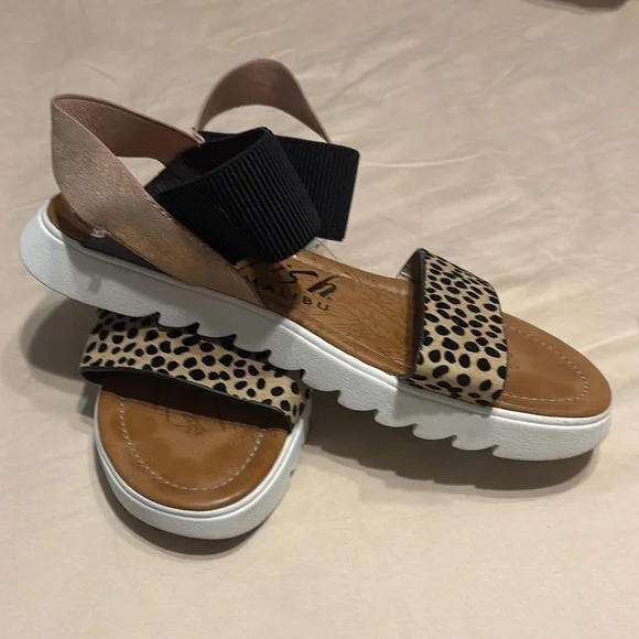 ❤️Blowfish Brown and Black Sandals with Chunky Sole size 8 worn once - Picture 2 of 2